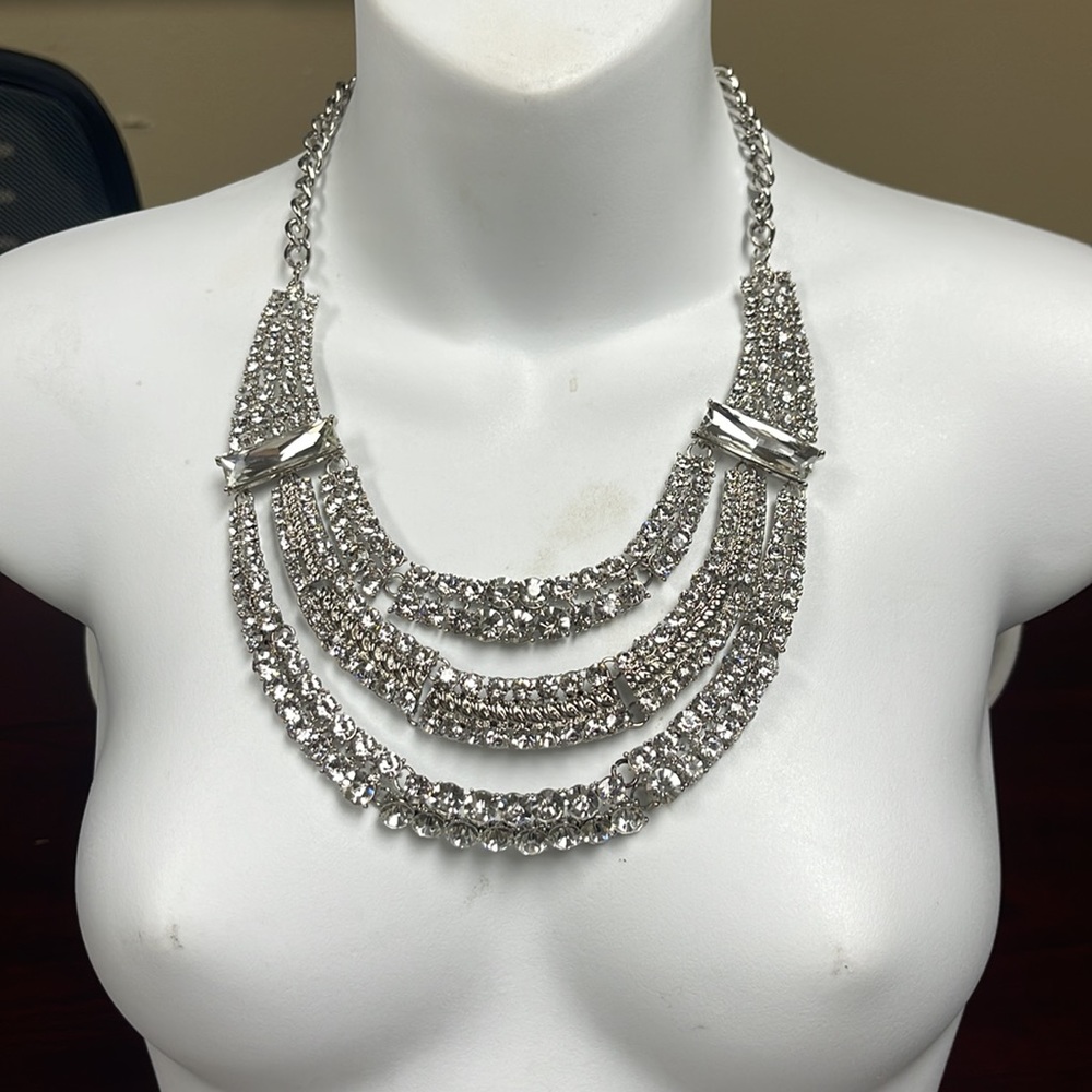 ##215, NWT Guess/Marciano Necklace
